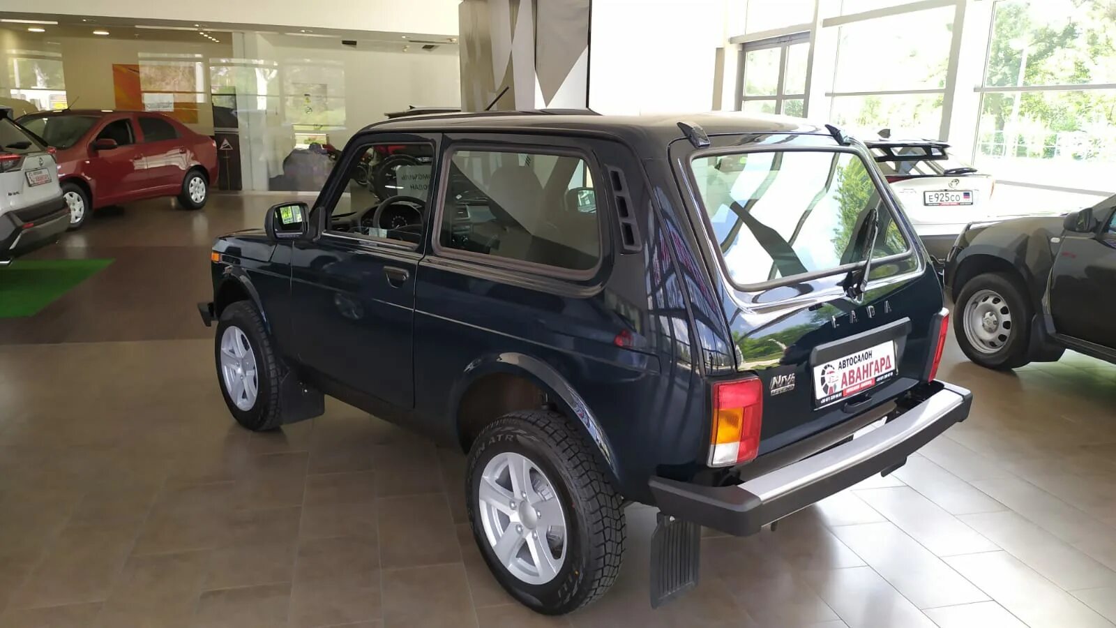 Нива несси фото Lada Niva Legend 3дв. 1.7 8 кл. 83 л.с 5МТ. Luxe-Кондиционер. ТЕМНО-ЗЕЛЕНЫЙ "НЕС
