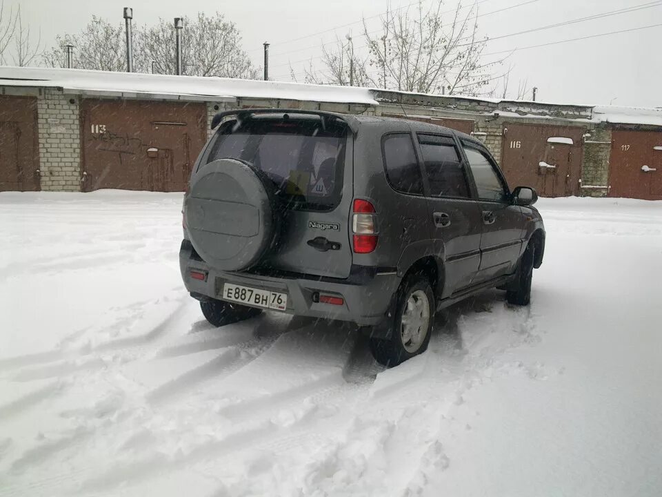Нива ниагара фото Внезапно выпал снег - Chevrolet Niva, 1,7 л, 2005 года фотография DRIVE2