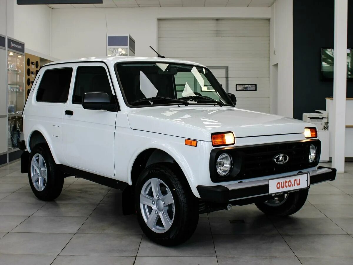 Нива новая белая фото Купить новый Lada (ВАЗ) Niva Legend 2021-2024 1.7 MT (83 л.с.) 4WD бензин механи