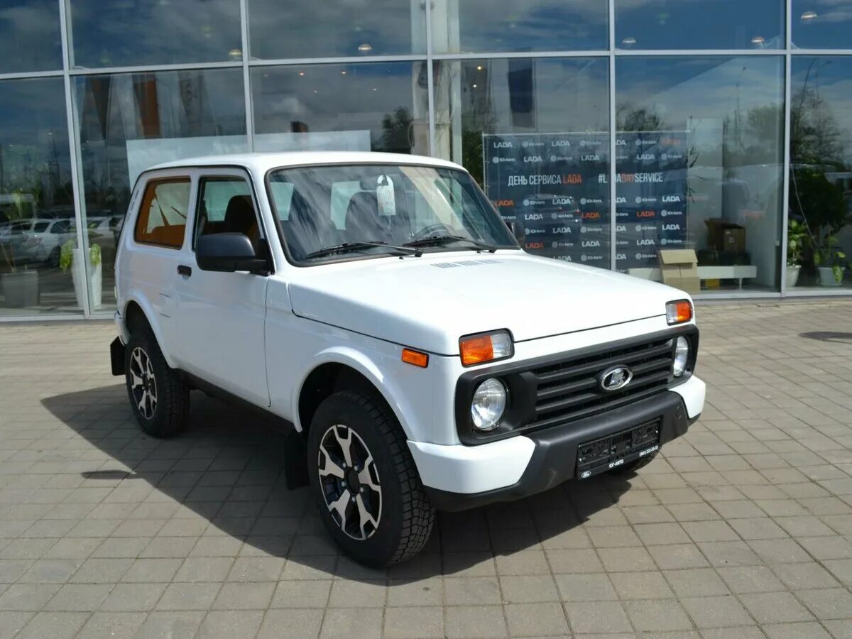 Нива новая белая фото Купить новый Lada (ВАЗ) 2121 (4x4) I Рестайлинг Urban 1.7 MT (83 л.с.) 4WD бензи