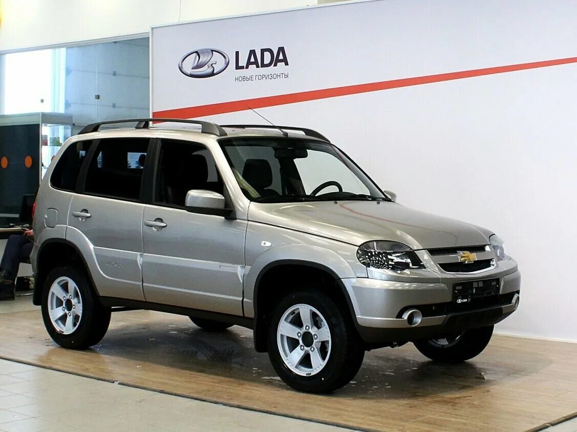 Нива новая модель фото шевроле цена Купить новый Chevrolet Niva I Рестайлинг 1.7 MT (80 л.с.) 4WD бензин механика в 