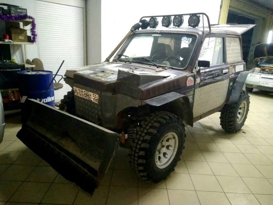 Нива переделка фото Автолюбители переделали "Ниву" в маленький трактор