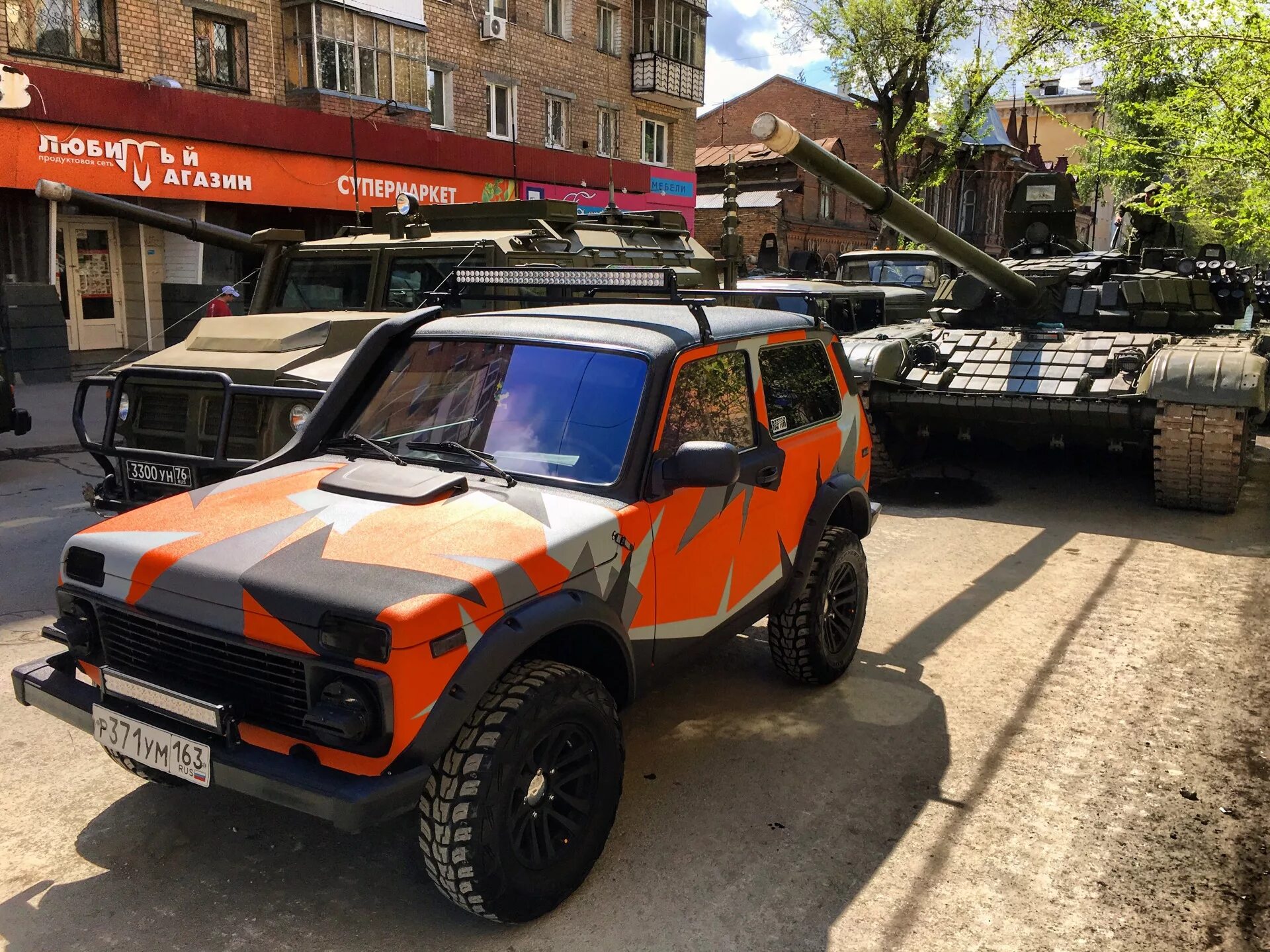 Нива пиксели фото Репетиции к 9 мая идут полным ходом. - Lada 4x4 3D, 1,7 л, 2011 года встреча DRI