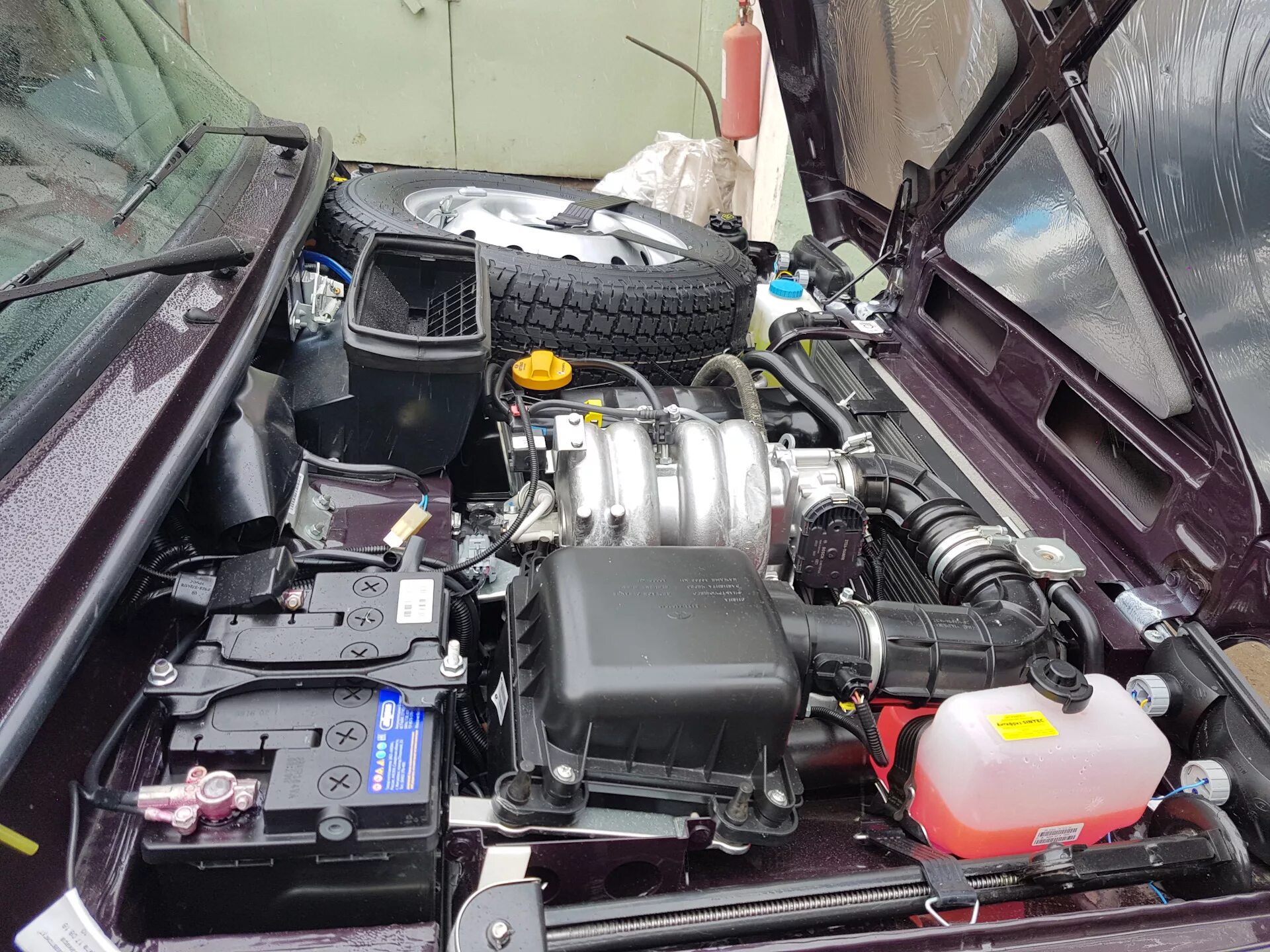 Нива подкапотное пространство фото Сфотографировал под капотом и багажник - Lada 4x4 3D, 1,7 л, 2016 года фотографи