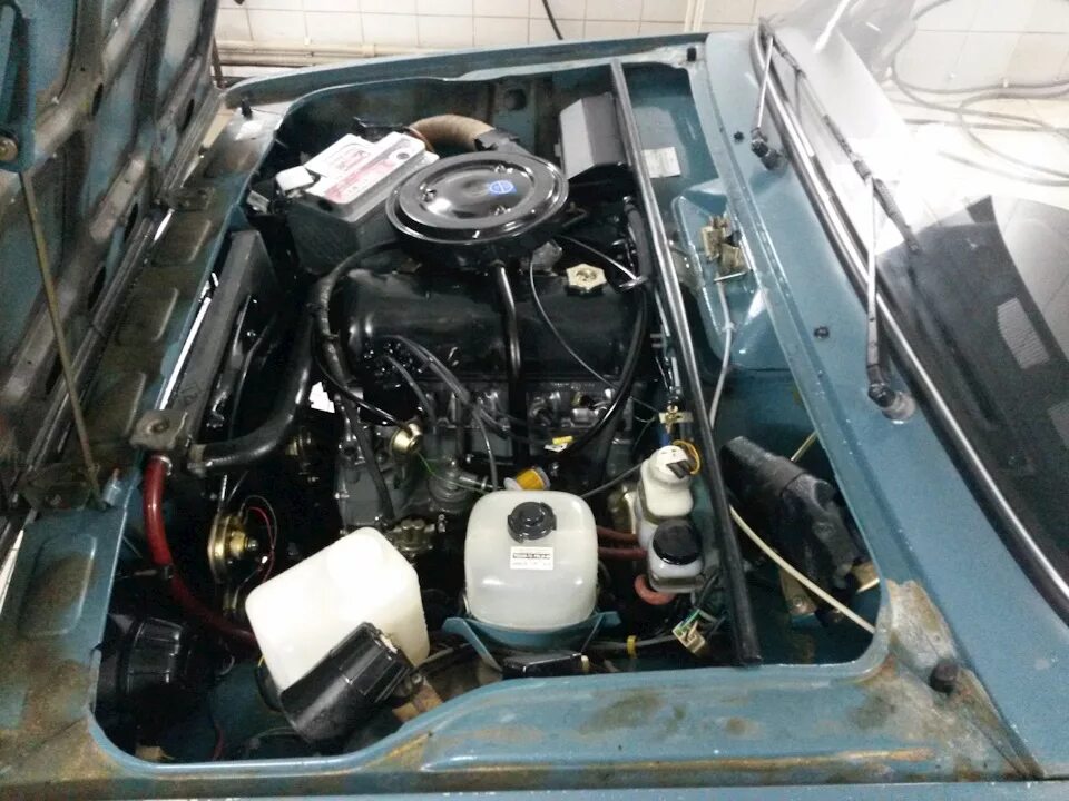Нива подкапотное пространство фото Фото салона + подкапотное пространство - Lada 21054, 1,6 л, 2005 года фотография