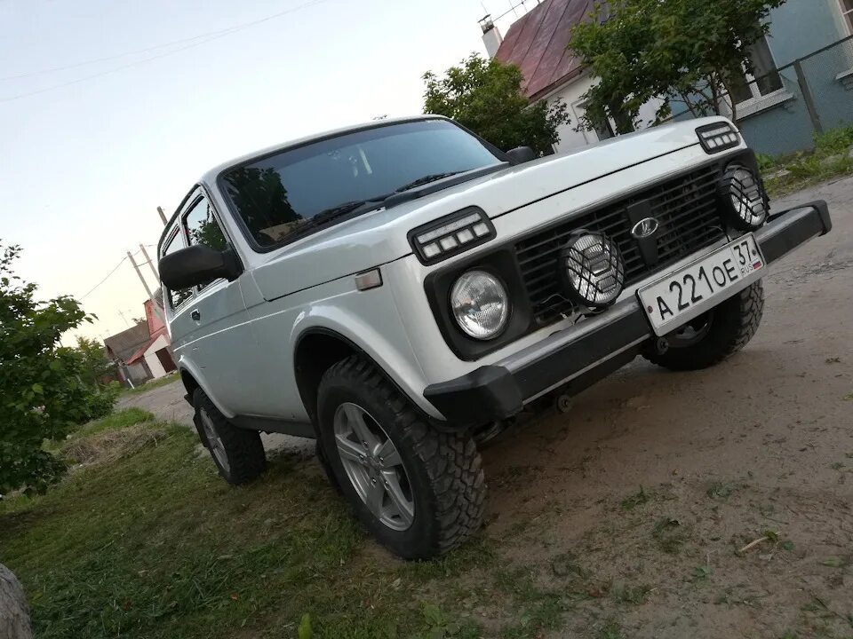 Нива противотуманки фото #128. Через тернии к . Противотуманки WESEM HO2 - Lada 4x4 3D, 1,7 л, 2014 года 