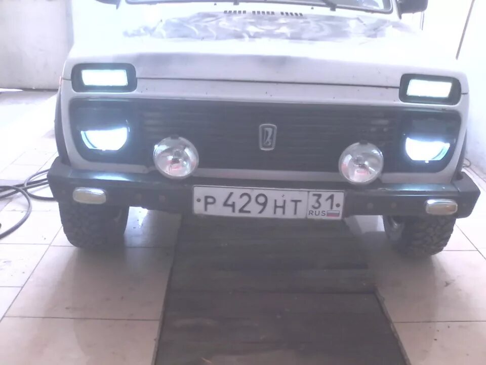 Нива противотуманки фото СМУ - светомаскировка на фары! - Lada 4x4 3D, 1,7 л, 1998 года своими руками DRI