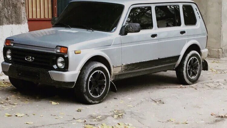 Нива пять дверей тюнинг Lada 4x4 5D 1.7 бензиновый 2016 Урбан на DRIVE2