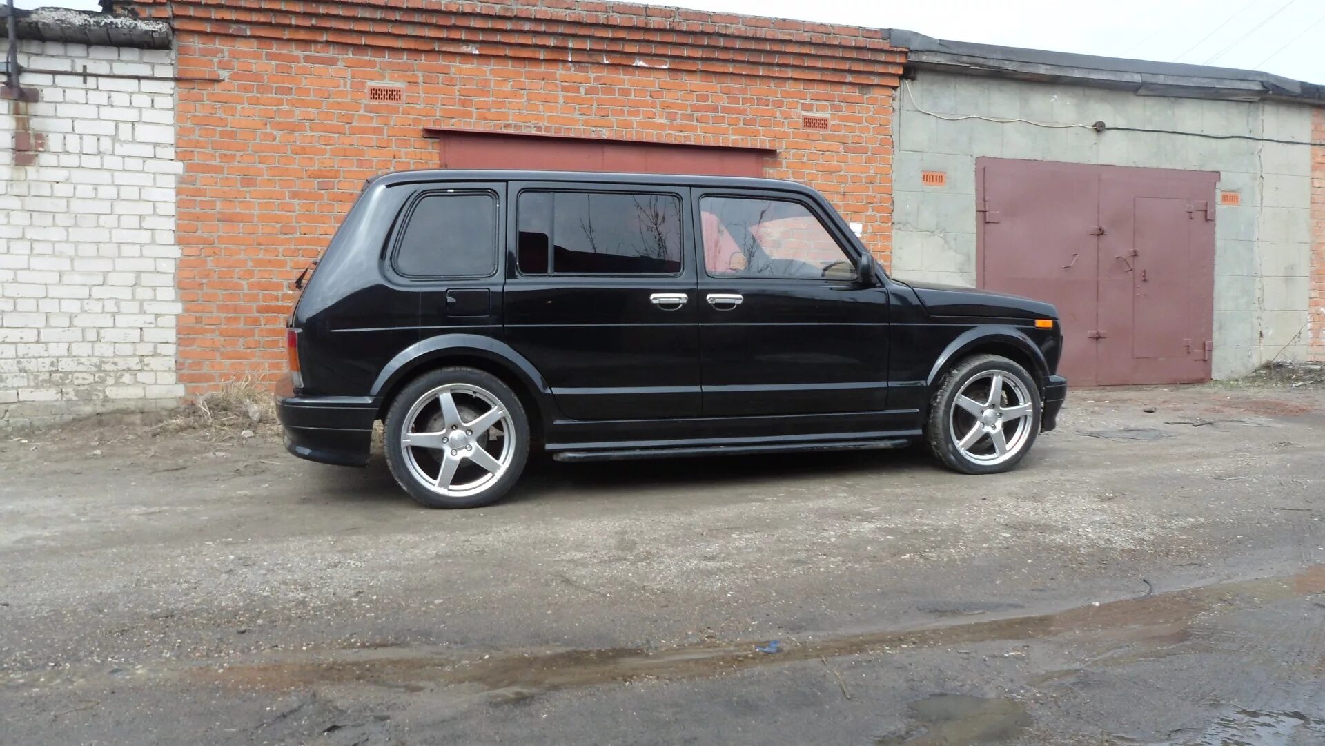 Нива пять дверей тюнинг Встали на 18" пятиспицевые)) - Lada 4x4 5D, 1,6 л, 2000 года фотография DRIVE2