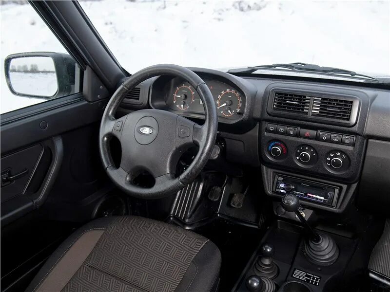 Нива пятидверка 2024 фото салона Фото Lada Niva Legend - Рулевое колесо и обивка сидений позаимствованы у версии 