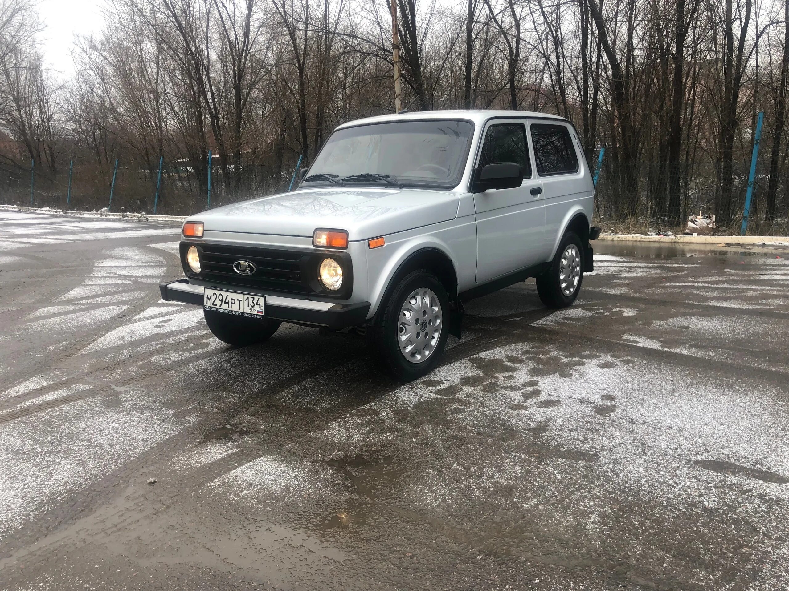 Нива рестайлинг фото Продам ВАЗ 21214 Нива рестайлинг 2020 г.в., серебро