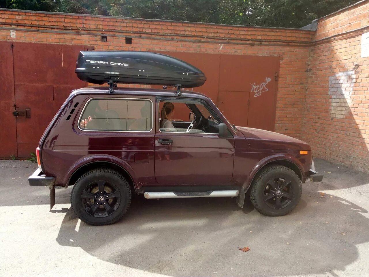 Нива с боксом на крыше фото Буду экономить - Lada 4x4 3D, 1,7 л, 1996 года тюнинг DRIVE2