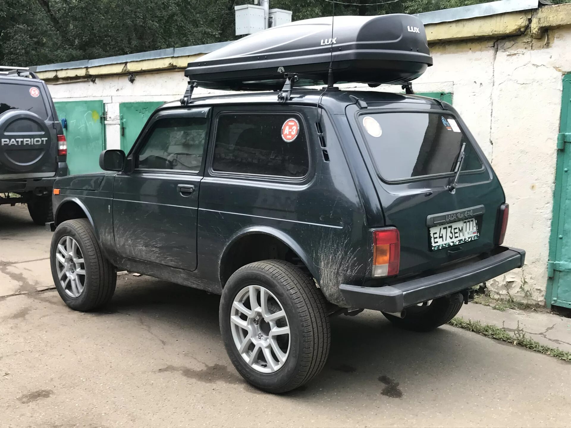 Нива с боксом на крыше фото Бокс 480 литров на Ниву - Lada 4x4 3D, 1,7 л, 2014 года аксессуары DRIVE2