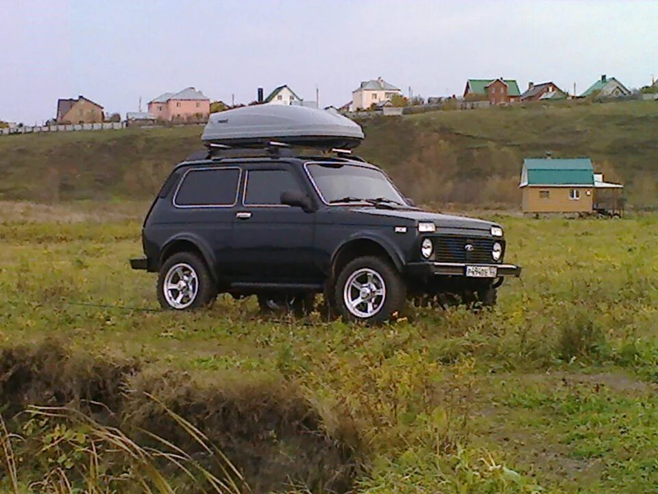 Нива с боксом на крыше фото THULE - Lada 4x4 3D, 1,7 л, 2013 года аксессуары DRIVE2