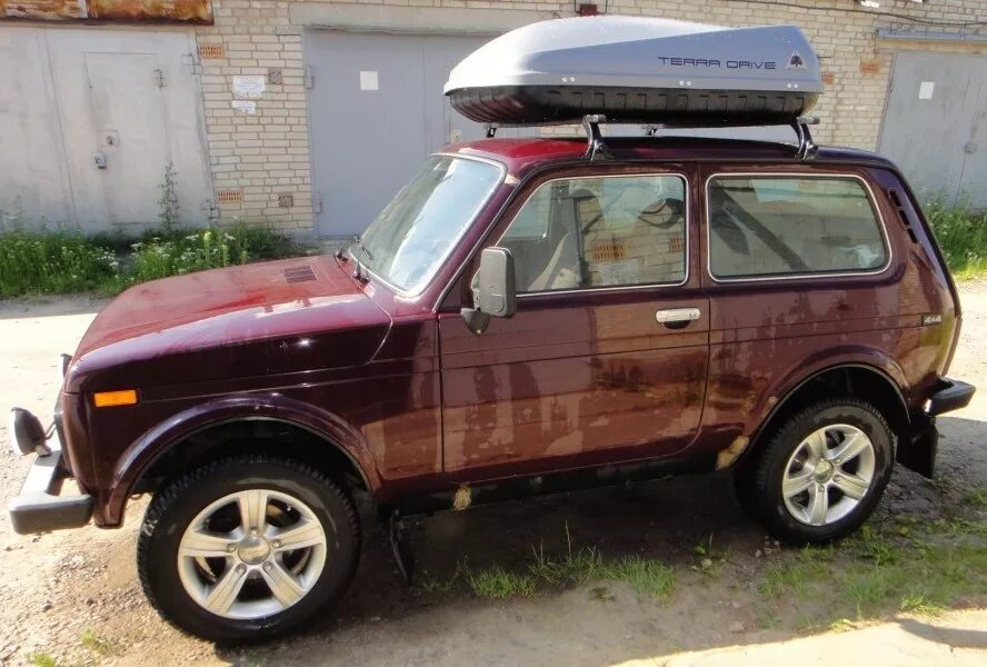 Нива с боксом на крыше фото Бокс-багажник @ Нива 4x4