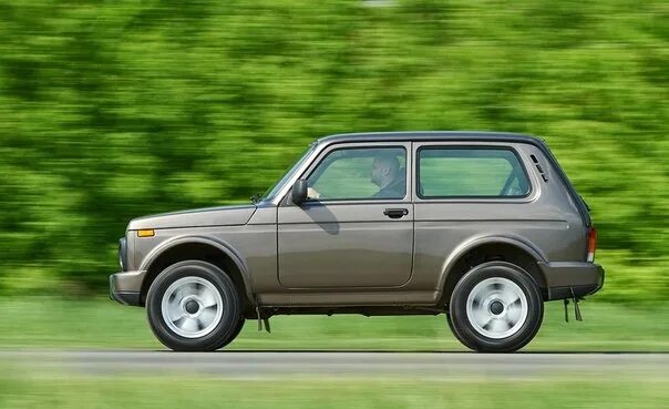 Нива с боку фото Кратко, но подробно о том, какой будет обновлённая Lada 4x4 - Lada 21083, 1,5 л,