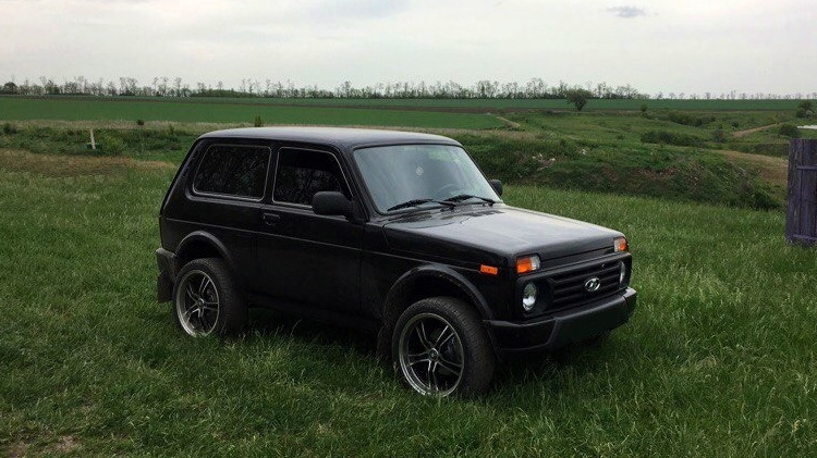 Нива с черной крышей фото Lada 4x4 3D 1.7 бензиновый 2019 Niva Urban*Black* на DRIVE2