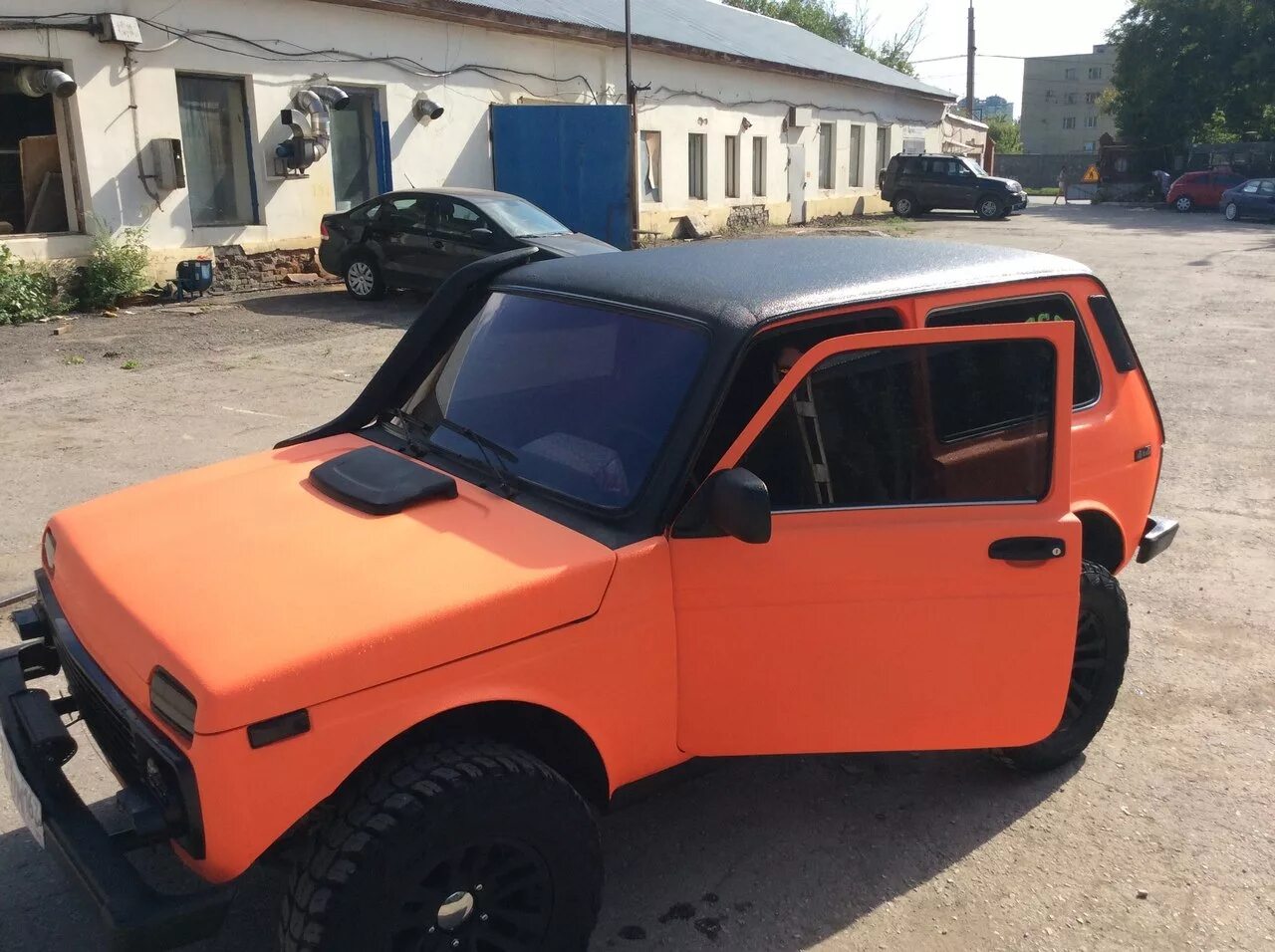 Нива с черной крышей фото Решил кардинально поменять окрас) - Lada 4x4 3D, 1,7 л, 2011 года стайлинг DRIVE