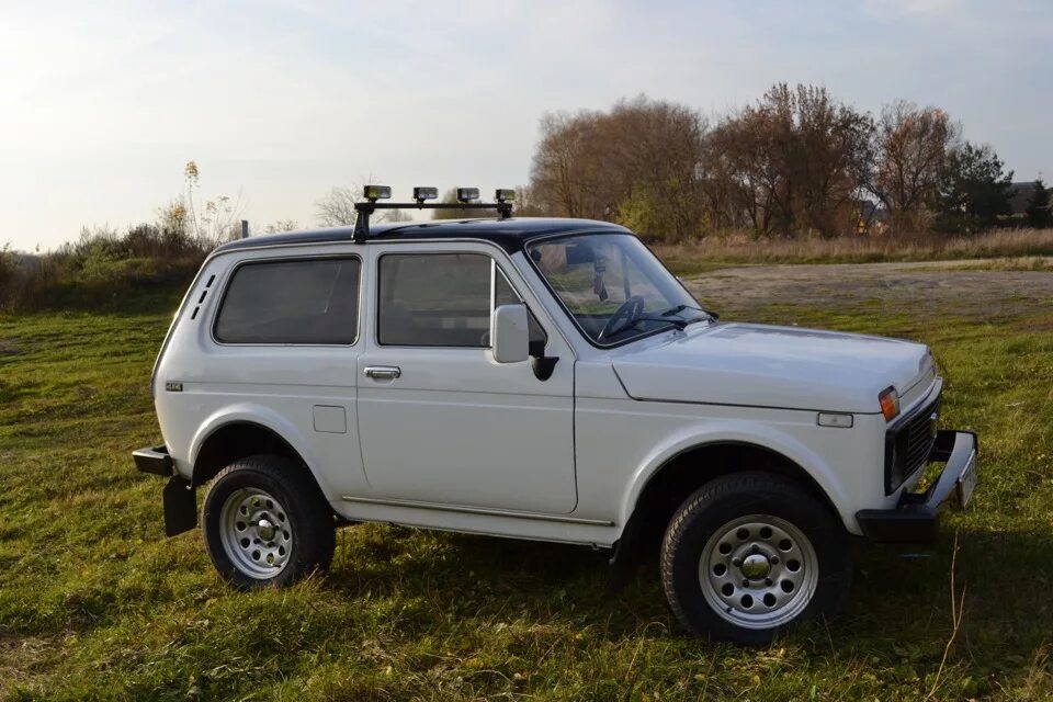 Нива с черной крышей фото Люстра на крышу - Lada 4x4 3D, 1,6 л, 1980 года тюнинг DRIVE2