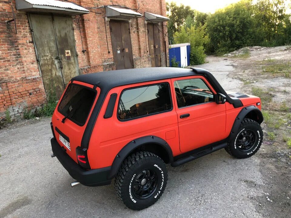 Нива с черной крышей фото #нива@dirty4x4 2021 Нива 4*4 ВКонтакте