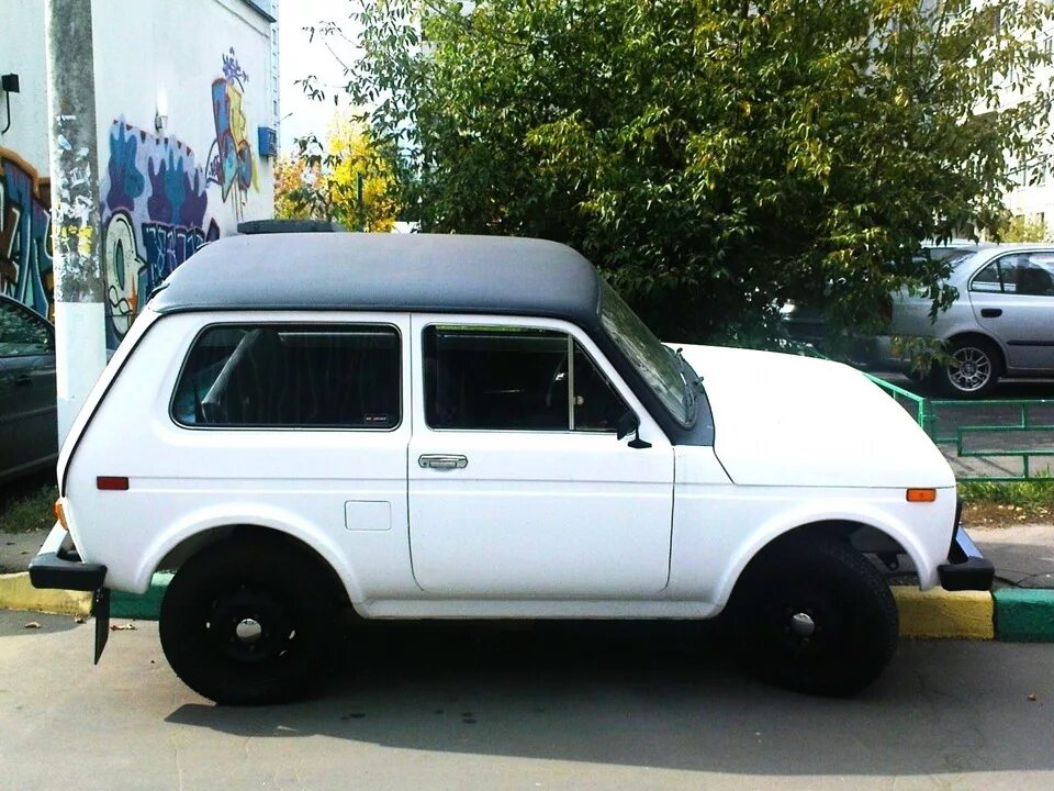 Нива с черной крышей фото Пленка на авто - Lada 4x4 3D, 1,7 л, 2004 года кузовной ремонт DRIVE2