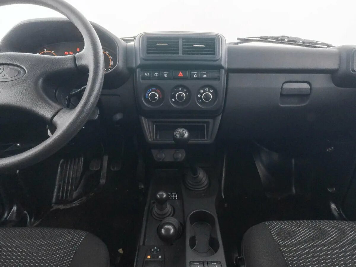 Нива с кондиционером фото Купить новый Lada (ВАЗ) 2131 (4x4) I Рестайлинг (2020) 1.7 MT (83 л.с.) 4WD бенз