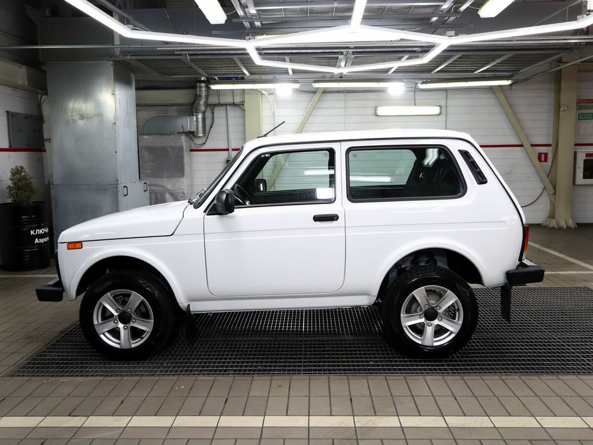 Нива с пробегом цена фото Купить б/у Lada (ВАЗ) Niva Legend 2021-2024 1.7 MT (83 л.с.) 4WD бензин механика