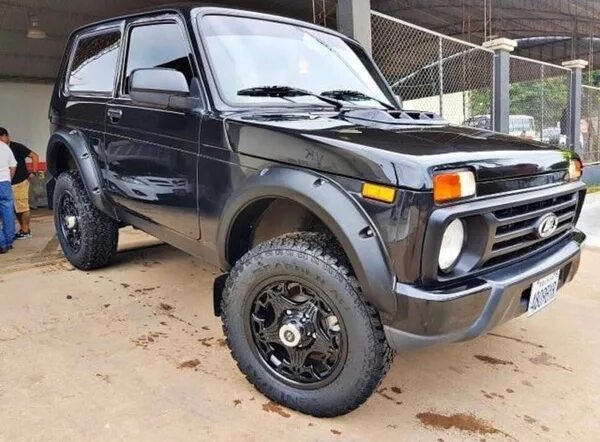 Нива с расширителями арок фото Арки для Нива ВАЗ 21213, 21214 "Монтеро Люкс" MONTERO LUX с болтами и резинкой V