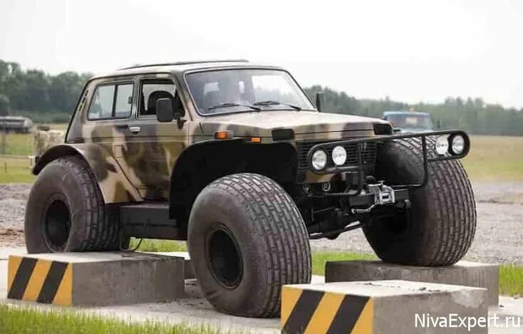 Нива с широкими колесами фото Давление в шинах нива Monster trucks, Niva, Trucks