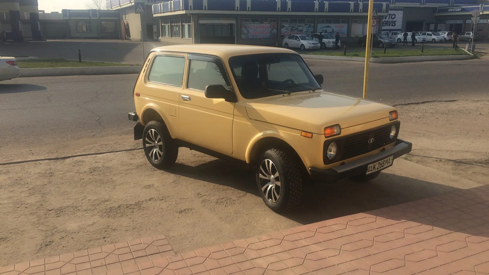 Нива сафари фото Lada 4x4 3D 1.6 бензиновый 1988 Цвет примула на DRIVE2