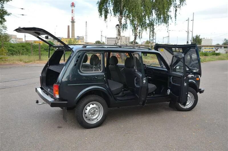 Нива семиместная фото GAZ Auto Praha s.r.o. - Váš specialista na užitková vozidla do terénu i na silni