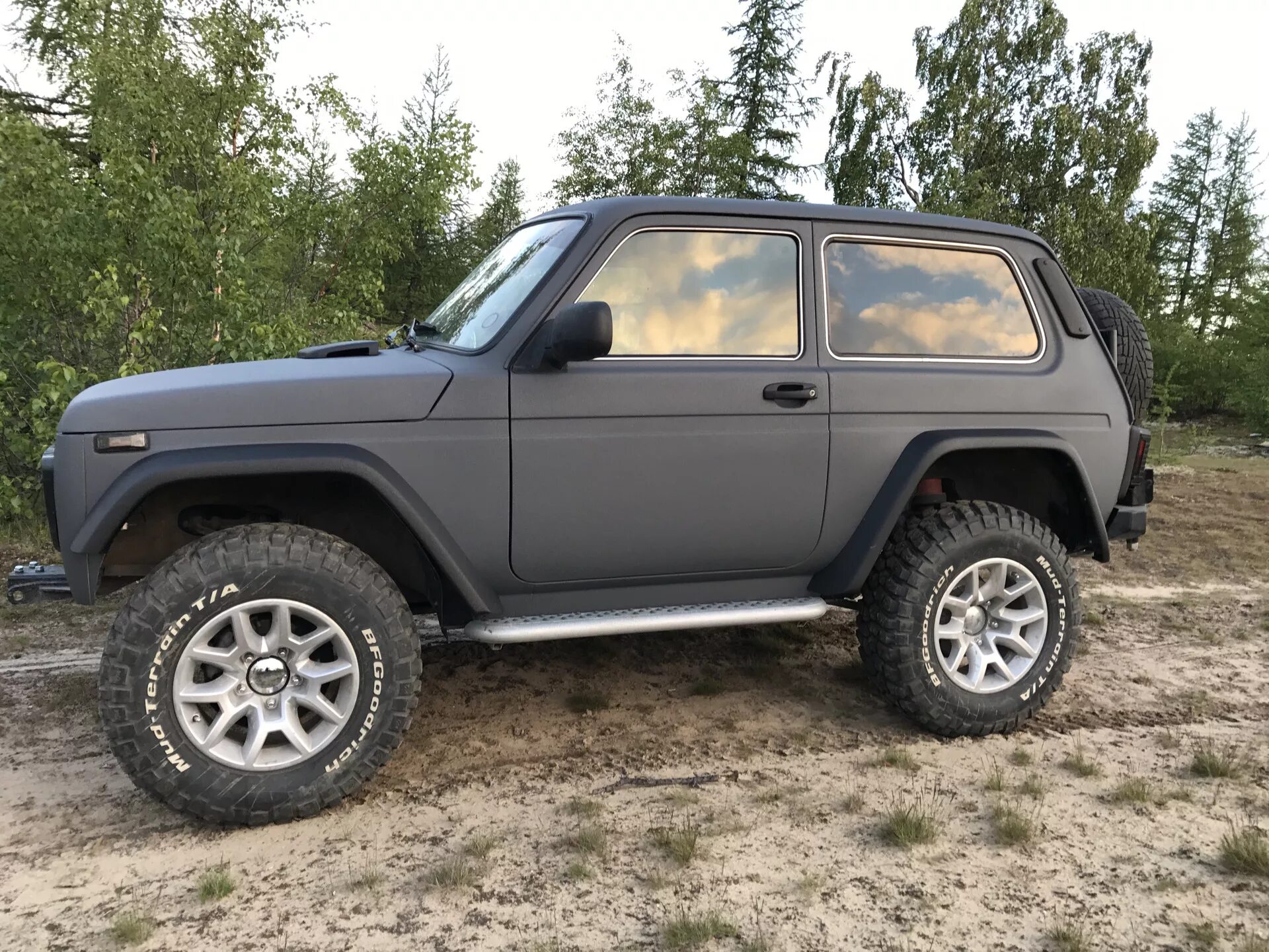 Нива серый цвет фото Закончили арки и новый цвет Раптор - Lada 4x4 3D, 1,7 л, 2015 года тюнинг DRIVE2