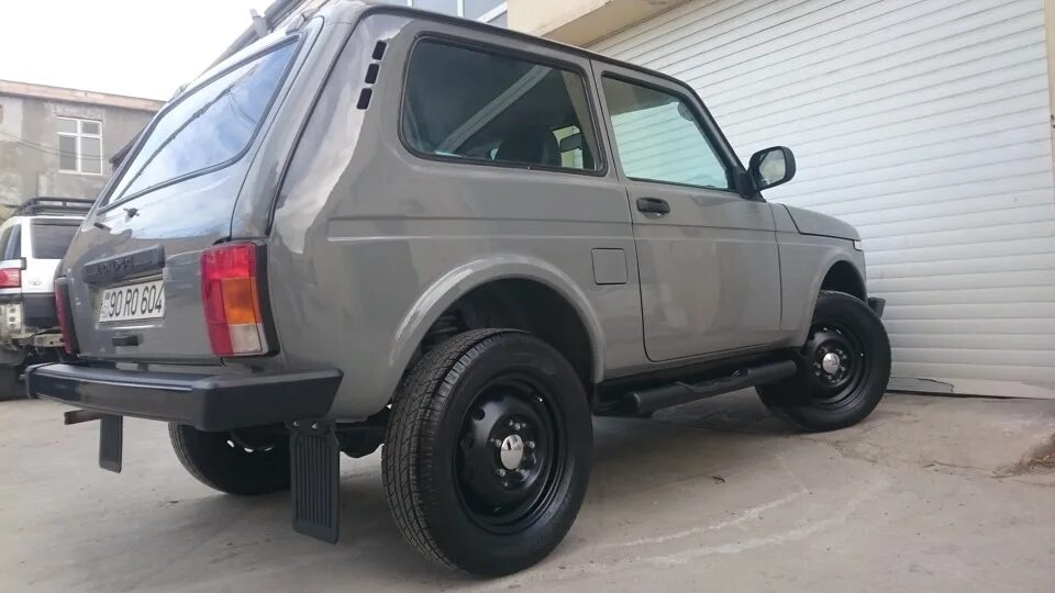 Нива серый цвет фото смена имиджа на Nardo Grey - Lada 4x4 3D, 1,7 л, 2012 года кузовной ремонт DRIVE