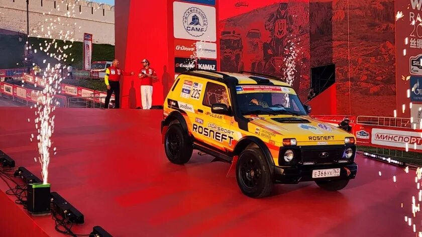 Нива шелковый путь фото ДВА ЛЕГЕНДАРНЫХ ВНЕДОРОЖНИКА LADA NIVA ОТПРАВИЛИСЬ В "ШЕЛКОВЫЙ ПУТЬ"