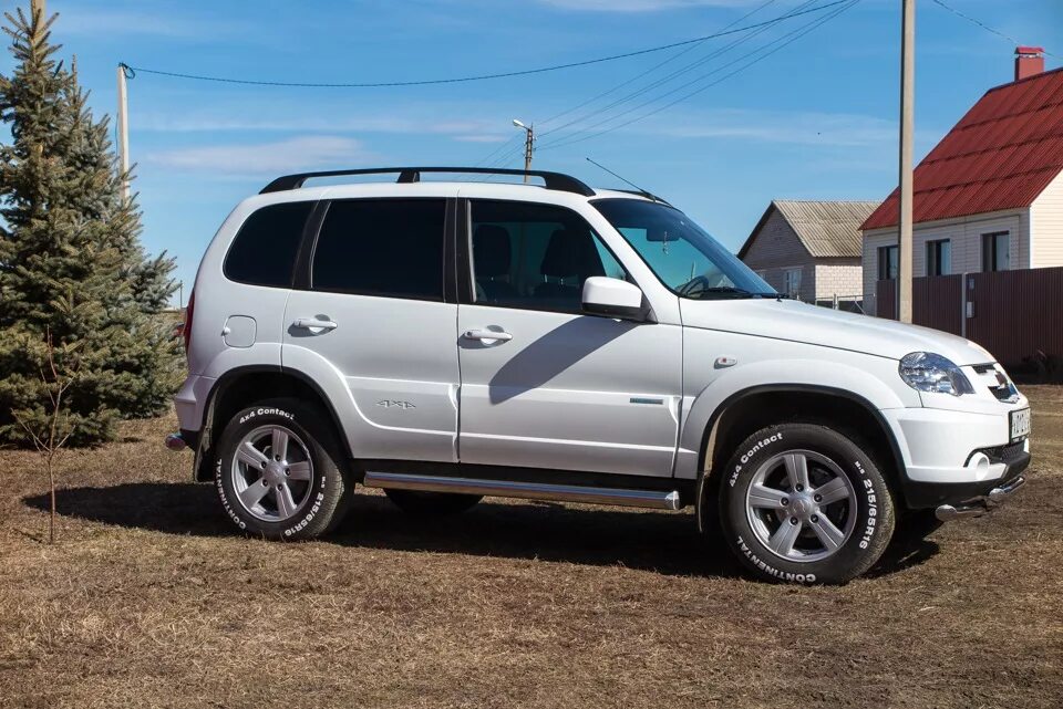 Нива шевроле белая тюнинг Немного нержавейки - Chevrolet Niva, 1,7 л, 2014 года стайлинг DRIVE2