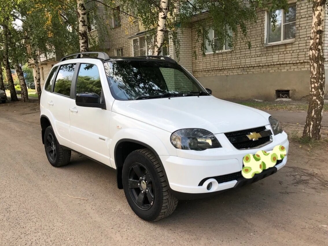 Нива шевроле белый фото Купить б/у Chevrolet Niva I Рестайлинг 1.7 MT (80 л.с.) 4WD бензин механика в Бе