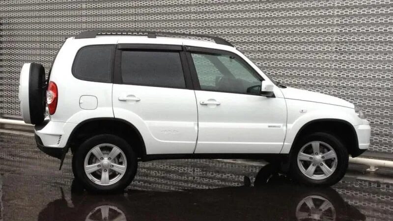 Нива шевроле белый фото Chevrolet Niva 1.8 бензиновый 2013 на DRIVE2