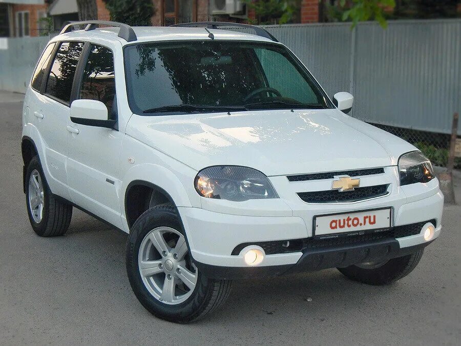 Нива шевроле белый фото Купить б/у Chevrolet Niva I Рестайлинг 1.7 MT (80 л.с.) 4WD бензин механика в Кр