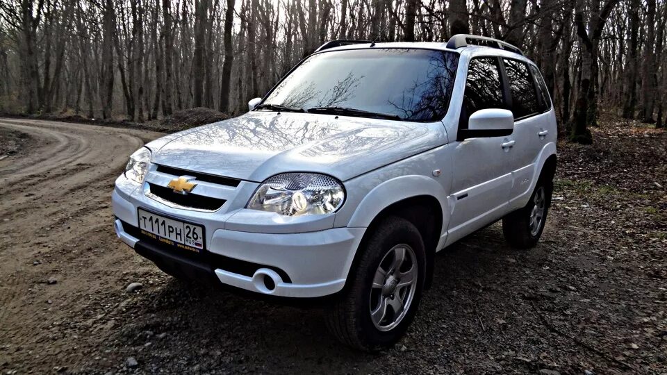 Нива шевроле белый фото Ксенон и тонировка - Chevrolet Niva, 1,7 л, 2012 года тюнинг DRIVE2