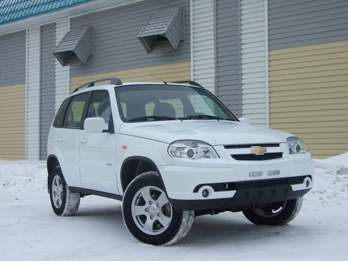 Нива шевроле белый фото Купить б/у Chevrolet Niva I Рестайлинг 1.7 MT (80 л.с.) 4WD бензин механика в Бо