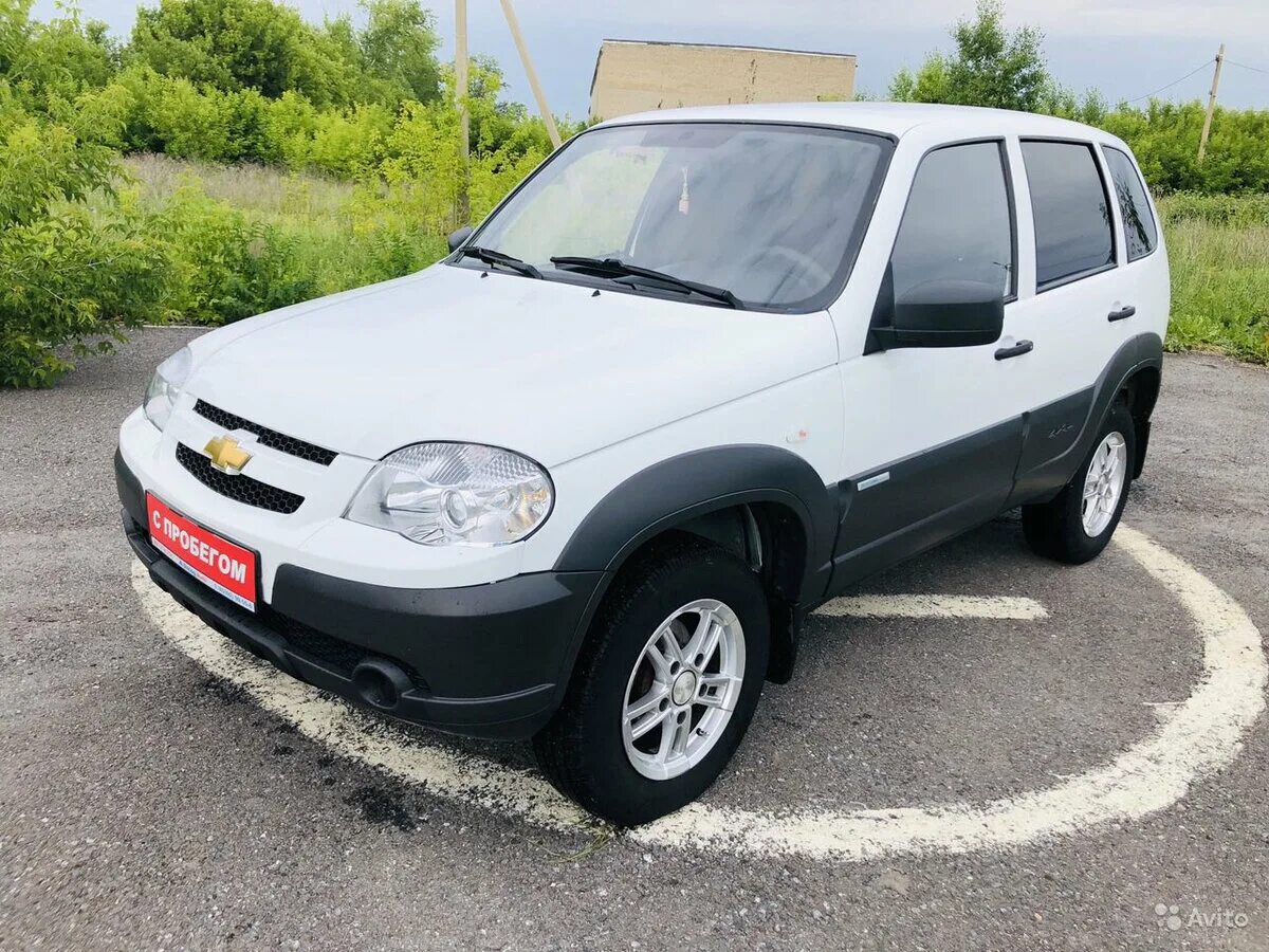 Нива шевроле белый фото Купить б/у Chevrolet Niva I Рестайлинг 1.7 MT (80 л.с.) 4WD бензин механика в Аз