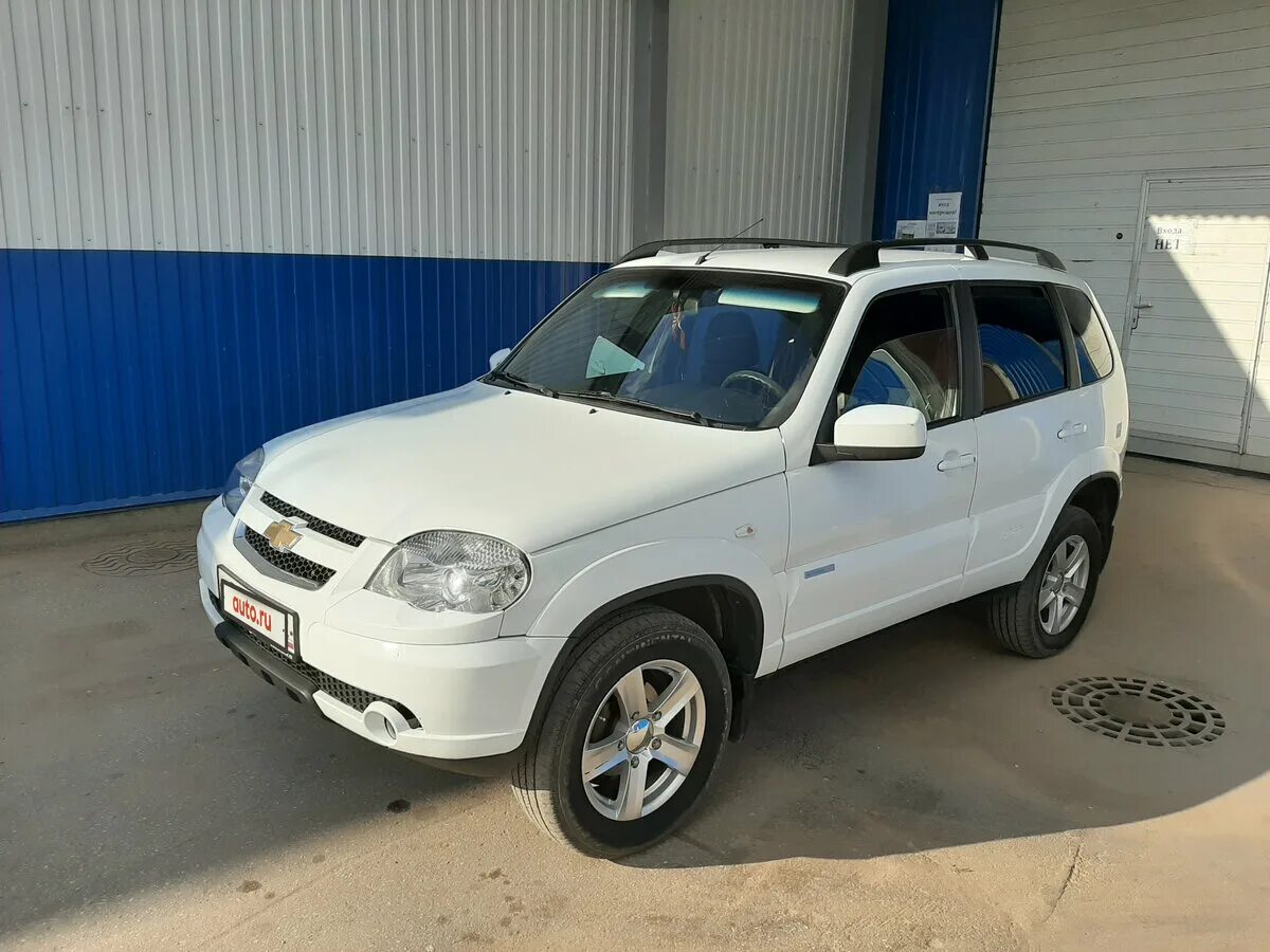 Нива шевроле белый фото Купить б/у Chevrolet Niva I Рестайлинг 1.7 MT (80 л.с.) 4WD бензин механика в Ря