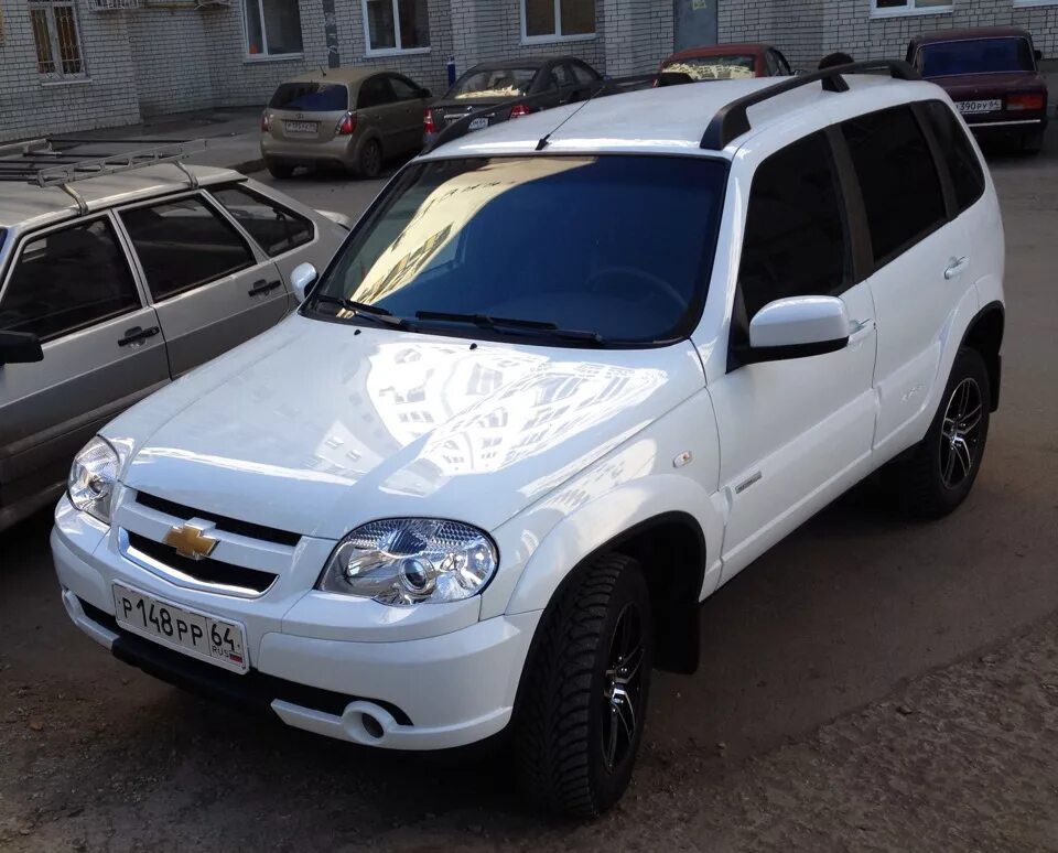 Нива шевроле белый фото Начинаем готовиться к зиме - Chevrolet Niva, 1,7 л, 2013 года аксессуары DRIVE2