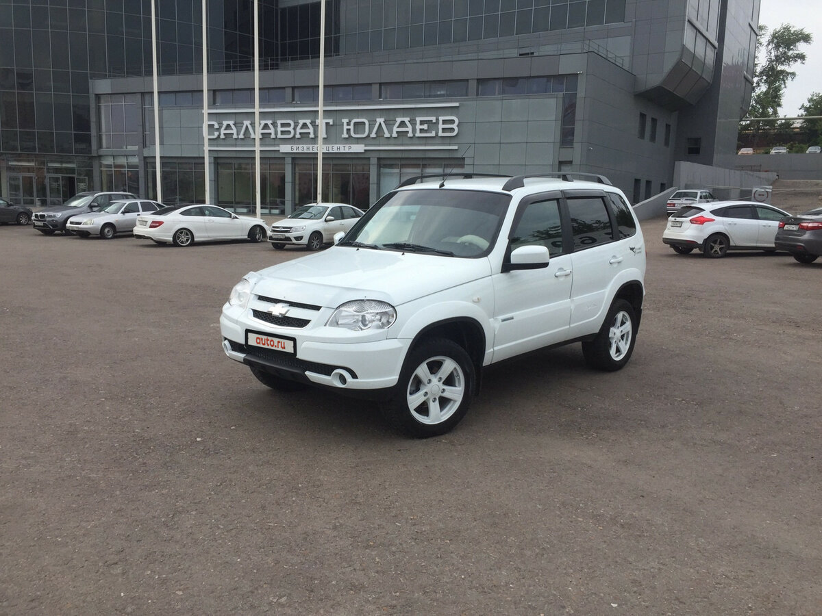 Нива шевроле белый фото Купить б/у Chevrolet Niva I Рестайлинг 1.7 MT (80 л.с.) 4WD бензин механика в Уф