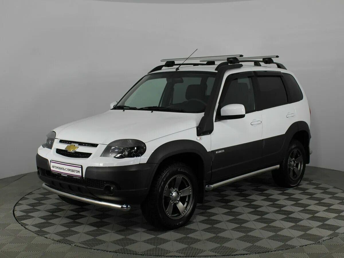 Нива шевроле белый фото Купить б/у Chevrolet Niva I Рестайлинг 1.7 MT (80 л.с.) 4WD бензин механика в Ря