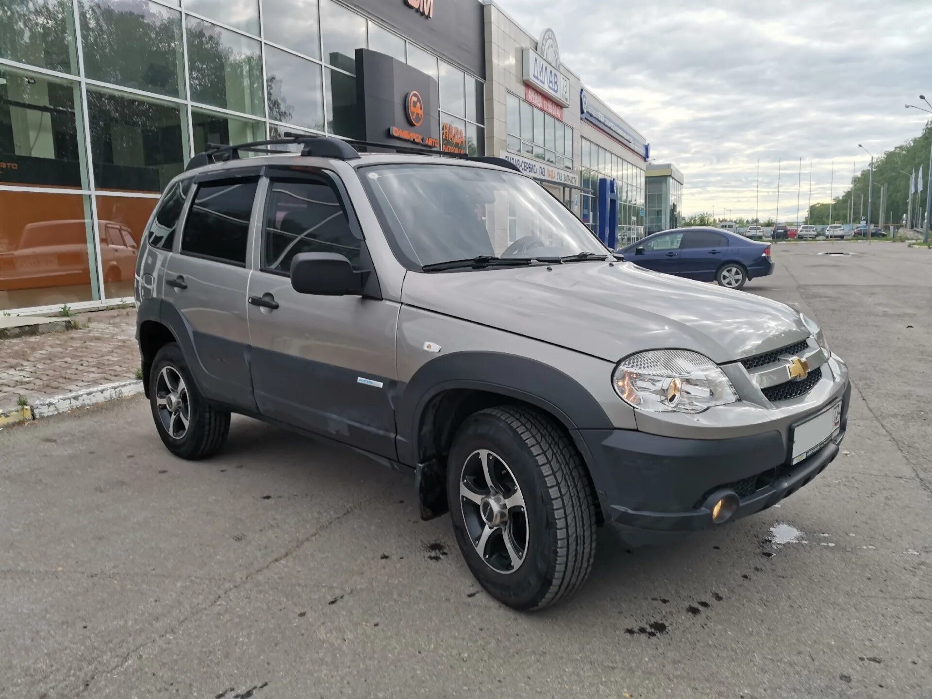 Нива шевроле бертоне фото Замена передних колодок и регулировка ступицы - Chevrolet Niva GLX, 1,7 л, 2011 