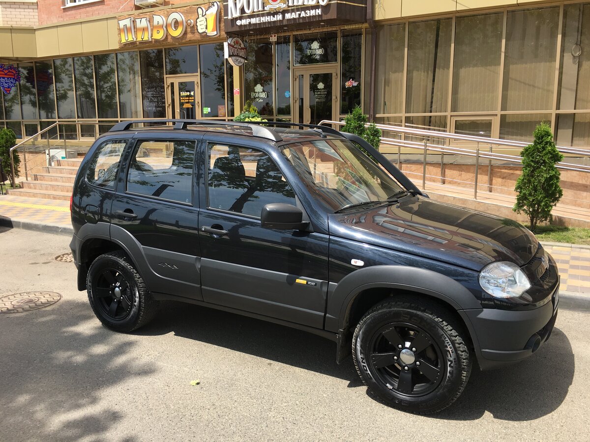 Нива шевроле черная фото Купить б/у Chevrolet Niva I Рестайлинг 1.7 MT (80 л.с.) 4WD бензин механика в Кр