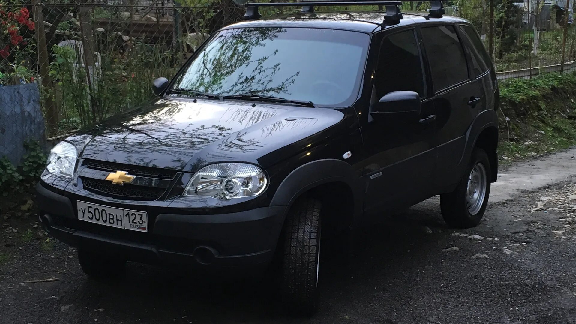 Нива шевроле черная фото Chevrolet Niva GLX 1.7 бензиновый 2016 Чёрная пантера на DRIVE2