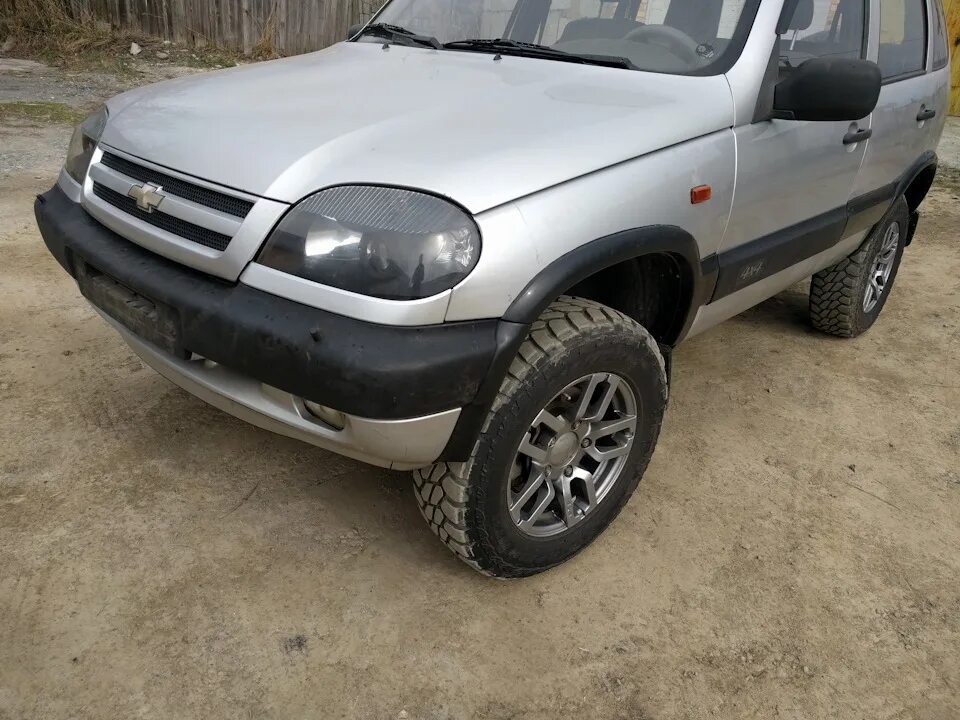 Нива шевроле дорестайлинг фото Борьба с ржавчиной+ расширители арок. - Chevrolet Niva, 1,7 л, 2006 года кузовно