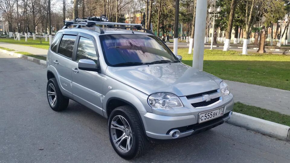 Нива шевроле фото Chevrolet Niva 1.7 бензиновый 2013 Liquid Silver на DRIVE2